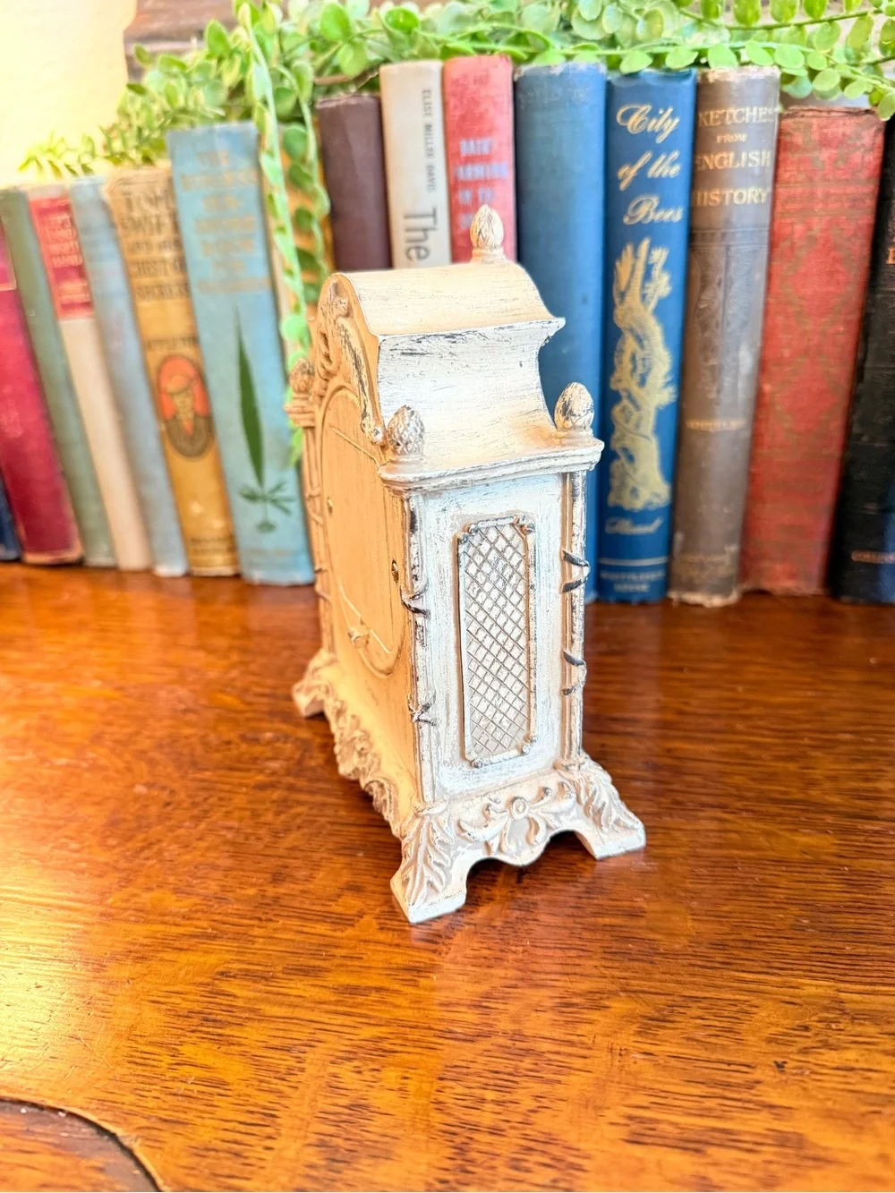 Vintage Ornate Cream Decorative Mantel Clock Works